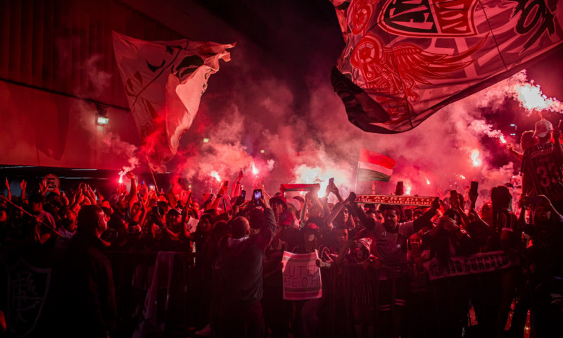 Torcida Faz Festa Para Time Do Fluminense No Embarque A Porto Alegre