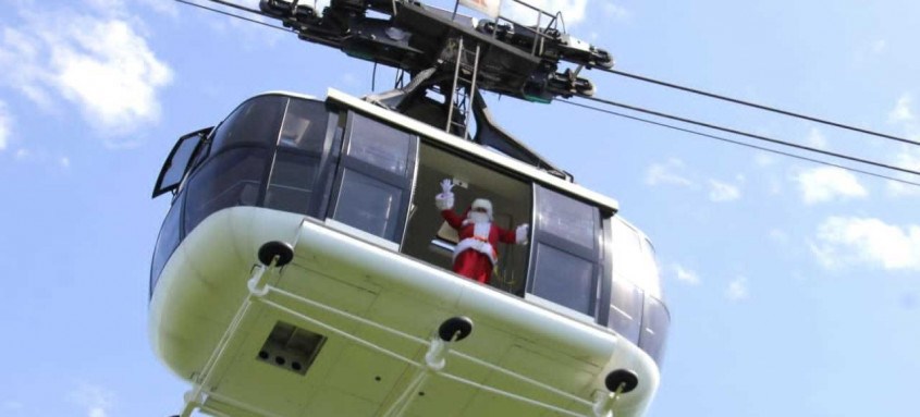 Papai Noel andou neste sábado no tradicional bondinho do Morro da Urca