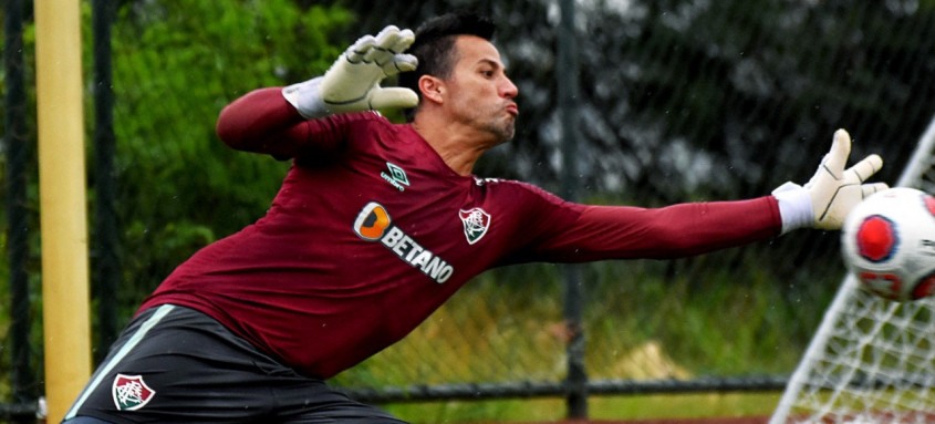 Fábio, do Fluminense, é eleito o melhor goleiro do mês de outubro