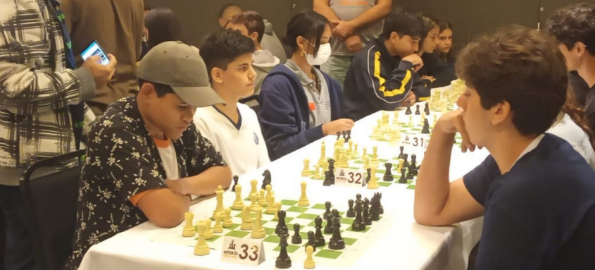 Jogo de xadrez gigante estimula o aprendizado