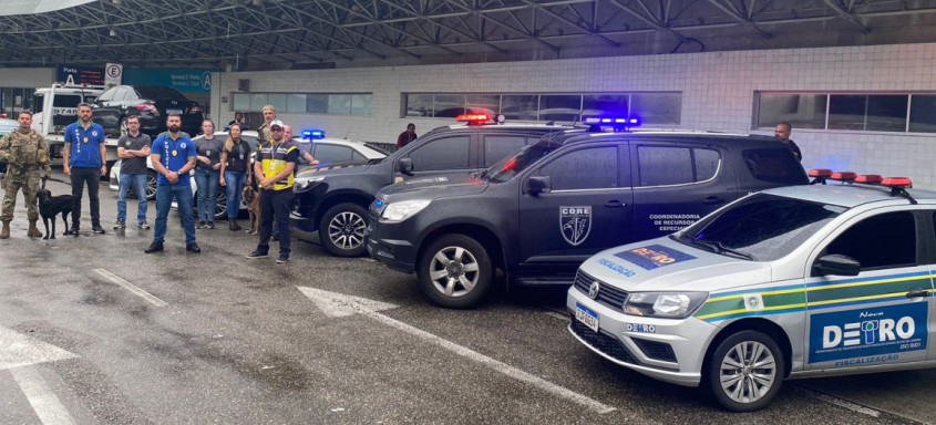 Prefeitura apreende veículo por transporte clandestino de passageiros no  aeroporto