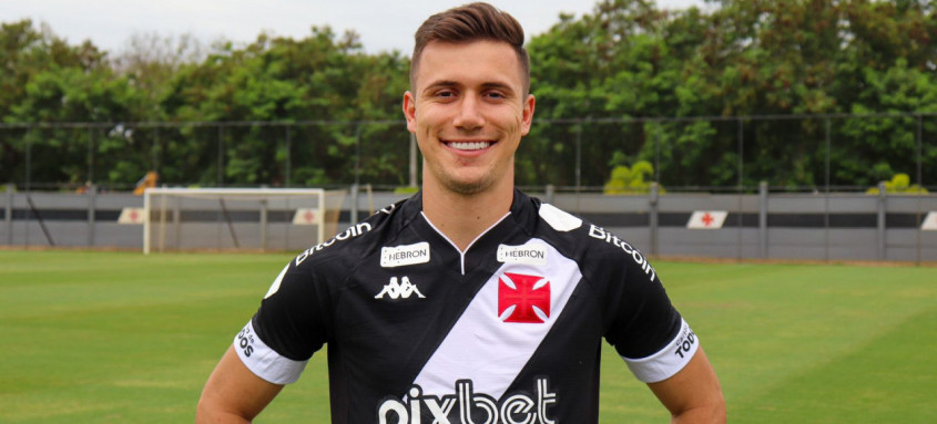 O jovem lateral-esquerdo Lucas Piton, ex-Corinthians, é mais um reforço do novo Vasco para a temporada 2023