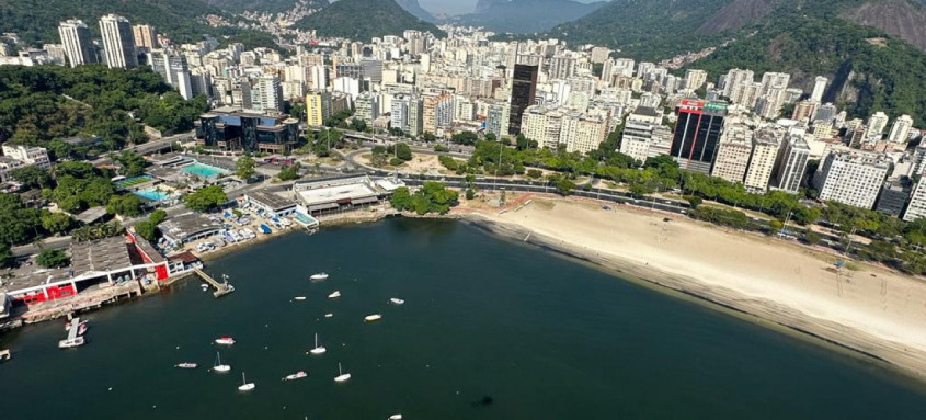 Enseada de Botafogo: em apenas um ano e quatro meses de atuação da Águas do Rio, o cenário ambiental avançou significativamente com fiscalizações