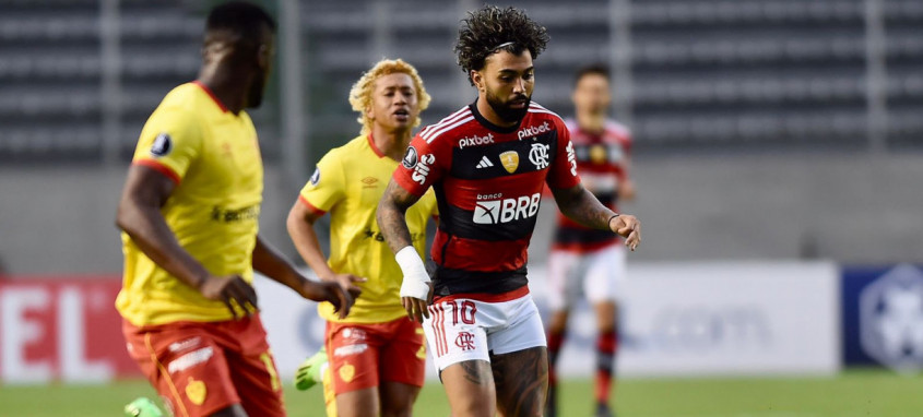 Escalado como titular, Gabigol passou em branco contra os equatorianos do Aucas