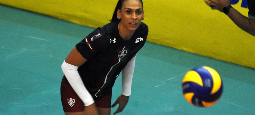 Jogadora de vôlei do Barueri, Paula Borgo, morre aos 29 anos