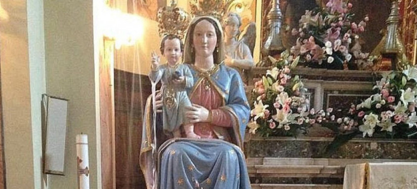 Peça foi produzida por especialistas em arte sacra de Nápoles, na Itália