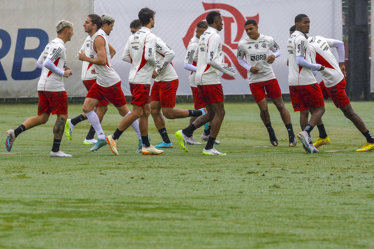 Wesley 'domina' lado direito e se destaca em jogo do Flamengo sobre o Grêmio,  na Copa do Brasil