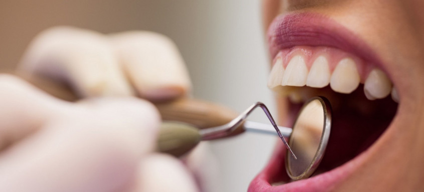 A perda de dentes pode afetar a autoestima e a qualidade de vida, tornando a mastigação e a fala mais difíceis