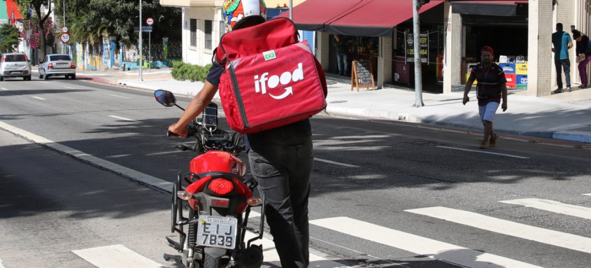 Nos aplicativos de entrega de comida ou produtos trabalhavam 39,5%, ou 589 mil 