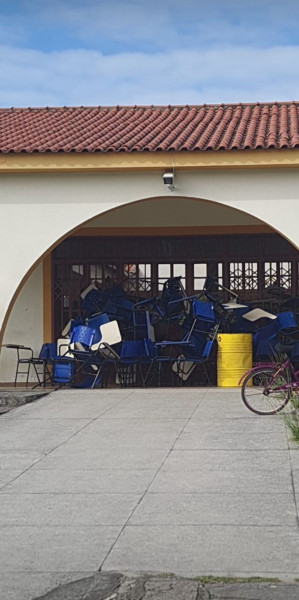 Estudantes montam barricada na Rural