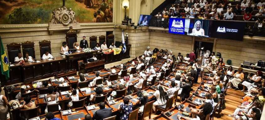 Mais de 100 pessoas foram homenageadas em sessão solene ontem