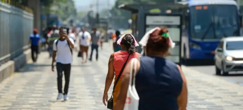 Enfrentar o sol não foi fácil: Rio de Janeiro teve dia de calor extenuante