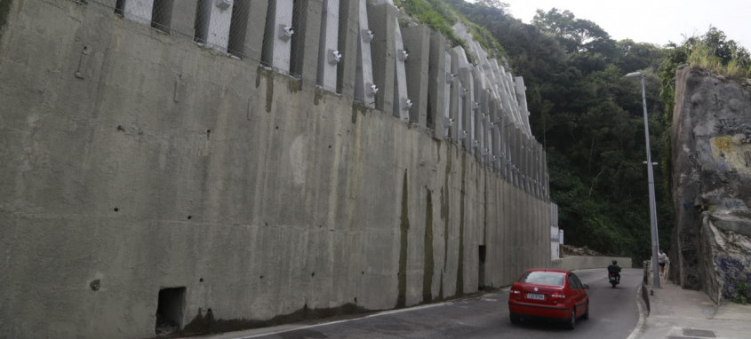 Avenida Niemeyer, na zona sul do Rio, já passou por algumas obras de contenção de encostas