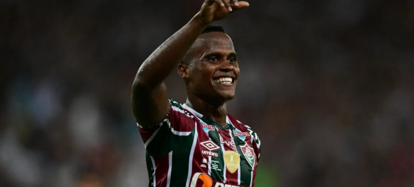 Jhon Arias comemora gol na vitória do Fluminense sobre a LDU pela Recopa Sul-Americana