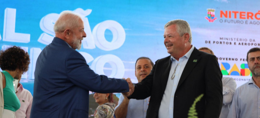 Presidente Lula e o prefeito de Niterói, Axel Grael, participaram nesta terça-feira do início da obra da dragagem do Canal de São Lourenço 