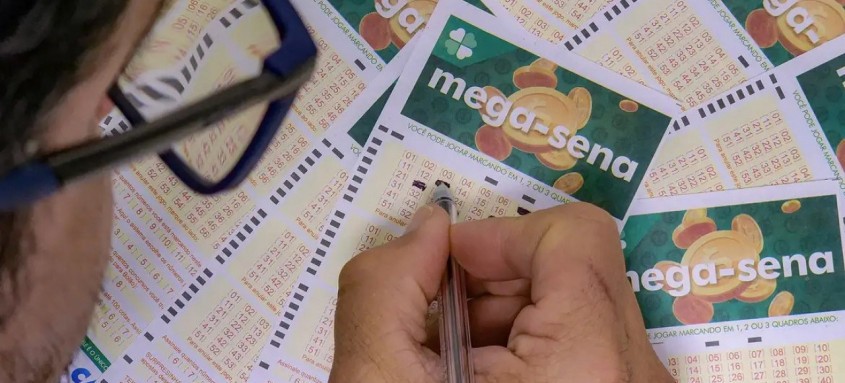 As seis dezenas do concurso 2.735 da Mega-Sena serão sorteadas, a partir das 20h