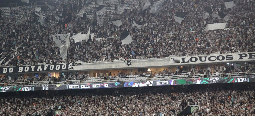 A torcida do Botafogo vai lotar o Nilton Santos para o esperado duelo contra o Palmeiras