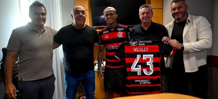 Wesley assinou nesta terça-feira novo contrato com o Flamengo válido até 2028
