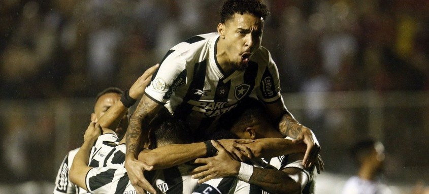 Botafogo terá um importante confronto na noite desta quarta no Nilton Santos
