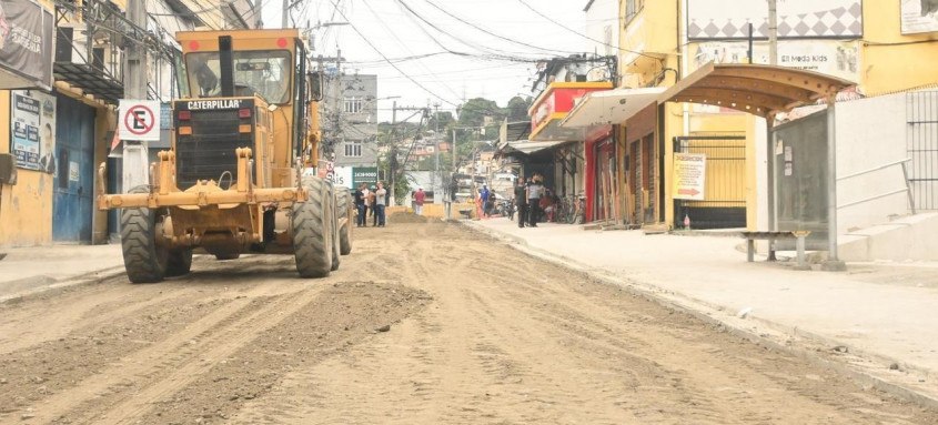 Obras de pavimentação asfáltica da rua Vereador José Vicente Sobrinho e da via Daniel Torres vão melhorar a circulação de carros e pedestres pela região