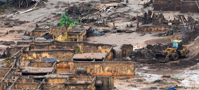 Rompimento da barragem em Mariana (MG) ocorreu em novembro de 2015 e causou 19 mortes