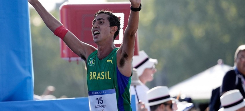 Caio Bonfim ficou com a medalha de prata na marcha atlética
