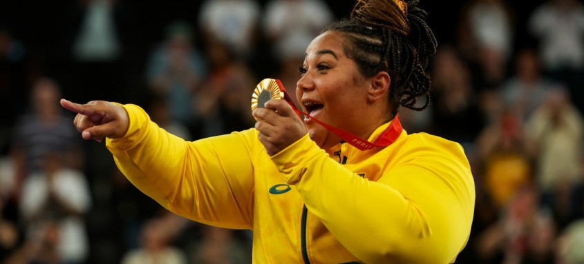 Tayana Medeiros fechou a participação do Brasil no halterofilismo com a medalha de ouro na categoria 86kg