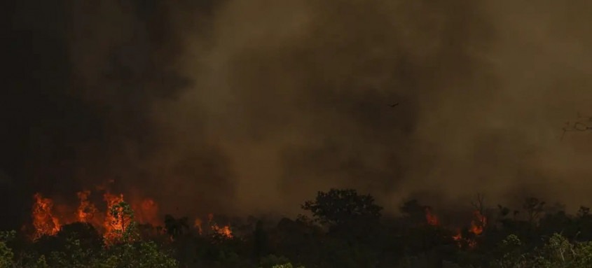 Mudança de tempo no Sudeste do país ajudou a acabar com o fogo que consumia parte da vegetação do Parque Nacional da Serra dos Órgãos