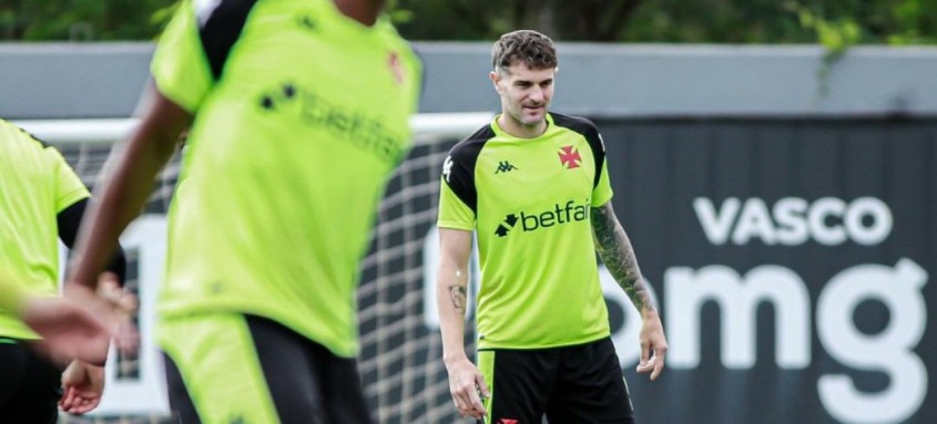 Pablo Vegetti participou normalmente do treinamento desta quarta no CT do Vasco