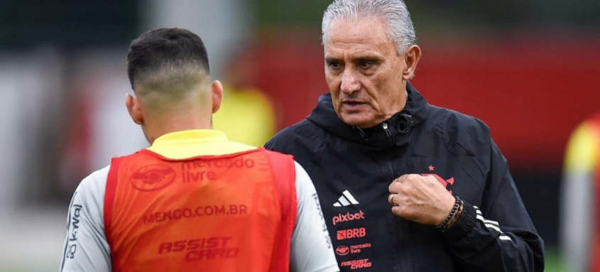 Pressionado, Tite já planeja qual time colocará em campo para o duelo contra o Grêmio no próximo domingo