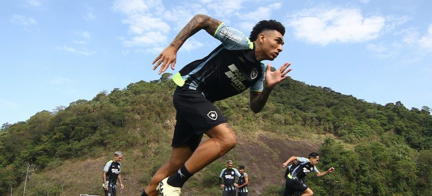 Igor Jesus é uma das armas ofensivas do Botafogo para vencer e avançar na Libertadores