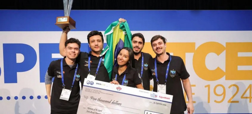 Alunos do curso de engenharia do petróleo da Escola Politécnica da UFRJ conquistaram o bicampeonato do Petrobowl Championship