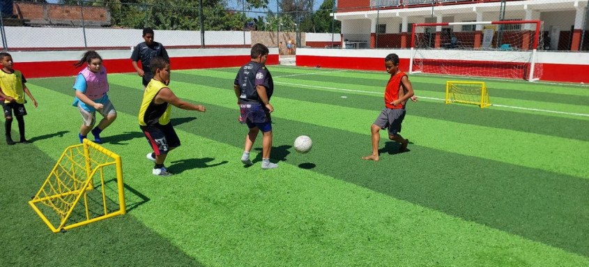 'Futebol de Rua pela Educação’ reúne 80 crianças da comunidade do Salgueiro, em São Gonçalo