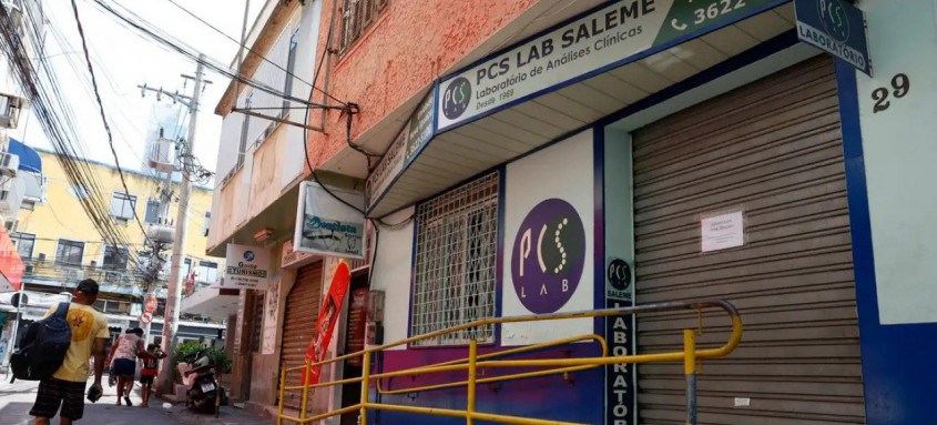 Laboratório PCS Lab Saleme, na Baixada Fluminense, contratado por licitação pela Fundação Saúde para atender o programa de transplantes, teve o serviço suspenso