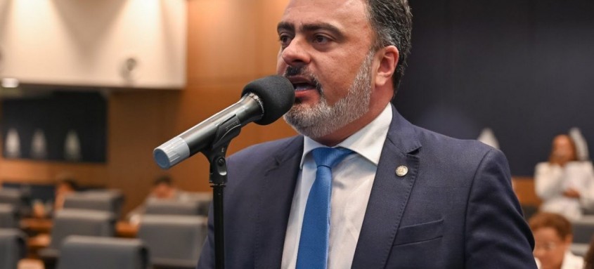 Deputado estadual Vitor Junior (PDT) acusou falsamente o candidato à Prefeitura de Niterói Carlos Jordy (PL) de racismo