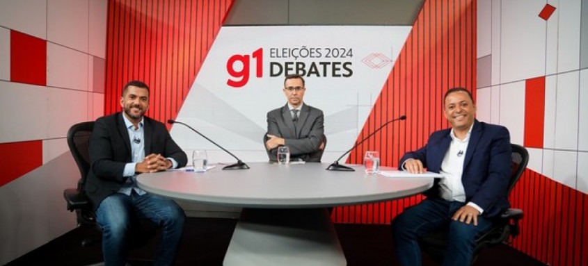 Debate mediato por Edimilson Ávila (centro), entre Carlos Jordy e Rodrigo Neves, candidatos a prefeito de Niterói