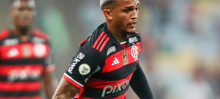 Wesley sofreu o pênalti desperdiçado por David Luiz no primeiro tempo do empate entre Flamengo x Atlético-MG