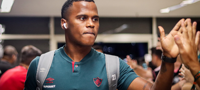 Após servir a seleção colombiana, Jhon Arias volta hoje ao time do Fluminense