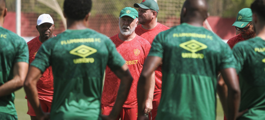 Técnico Mano Menezes tentará recolocar o Fluminense no caminho das vitórias contra o Furacão