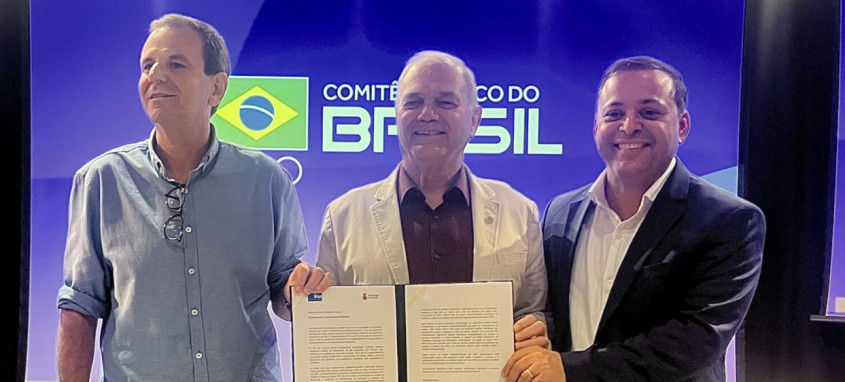 Eduardo Paes, Paulo Wanderley e Rodrigo Neves durante a cerimônia nesta terça que oficializou a candidatura conjunta de Niterói e Rio ao Pan-2031