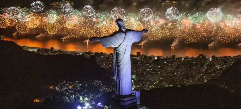 A festa de Réveillon do Rio de Janeiro é considerada a principal do país