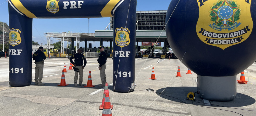 Durante a ação na Ponte Rio-Niterói, os motoristas foram orientados sobre os perigos do excesso de velocidade e receberam informações sobre as medidas preventivas para garantir a segurança nas rodovias