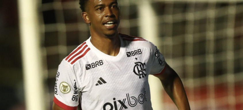 Atacante Carlinhos defenderá o Flamengo nas primeiras rodadas do Campeonato Carioca