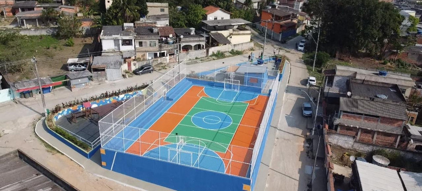 Além dos novos equipamentos, ambas as praças contam com canteiros para valorizar a jardinagem no município