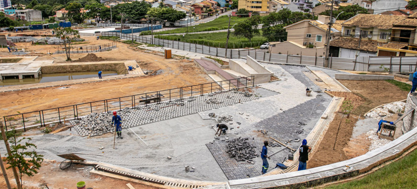 Avanço das obras da praça no bairro São Marcos. Macaé/RJ.