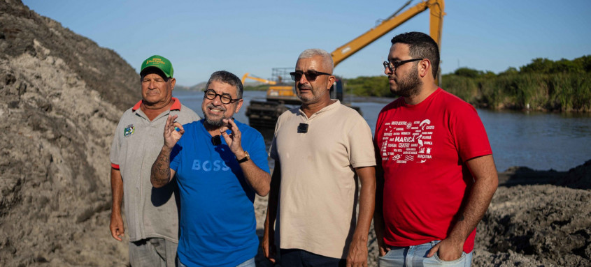  O trabalho está sendo executado pelas equipes da autarquia Serviços de Obras de Maricá