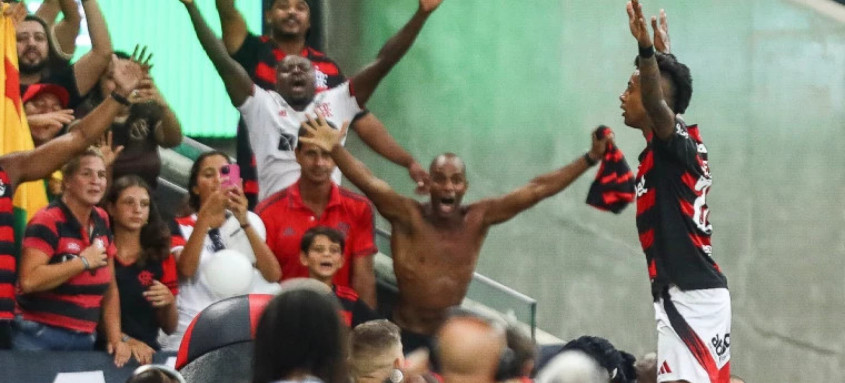 Bruno Henrique fez gol na vitória sobre o Vasco, mas saiu com dores musculares e virou dúvida no rival para jogo com o Fluminense 