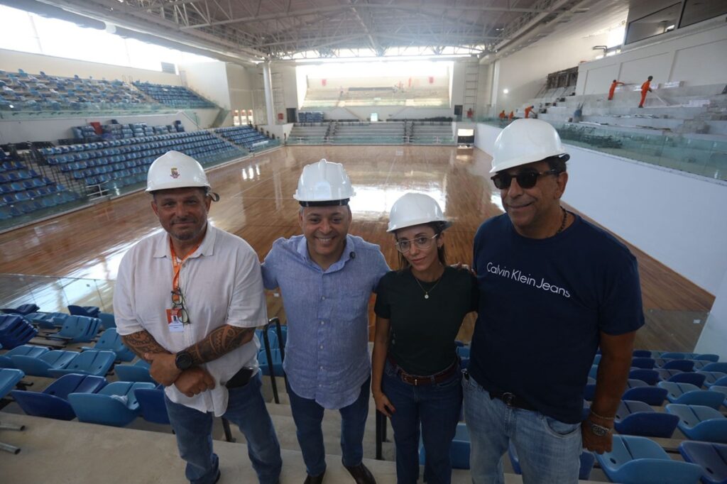 Prefeito Rodrigo Neves vistoria obra da Arena Niterói, que está na reta final