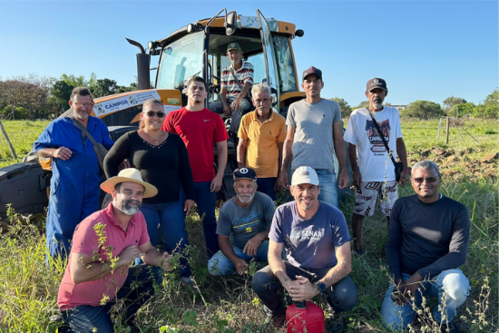 Prefeitura reforça apoio a agricultores com preparo da terra e capacitação