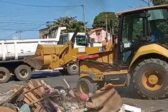 Descarte irregular de entulho ainda é desafio para a limpeza urbana 
      
         Mesmo com 11 pontos de entrega de inservíveis funcionando todos os dias, o descarte irregular de entulho em vias públicas continua sendo um...